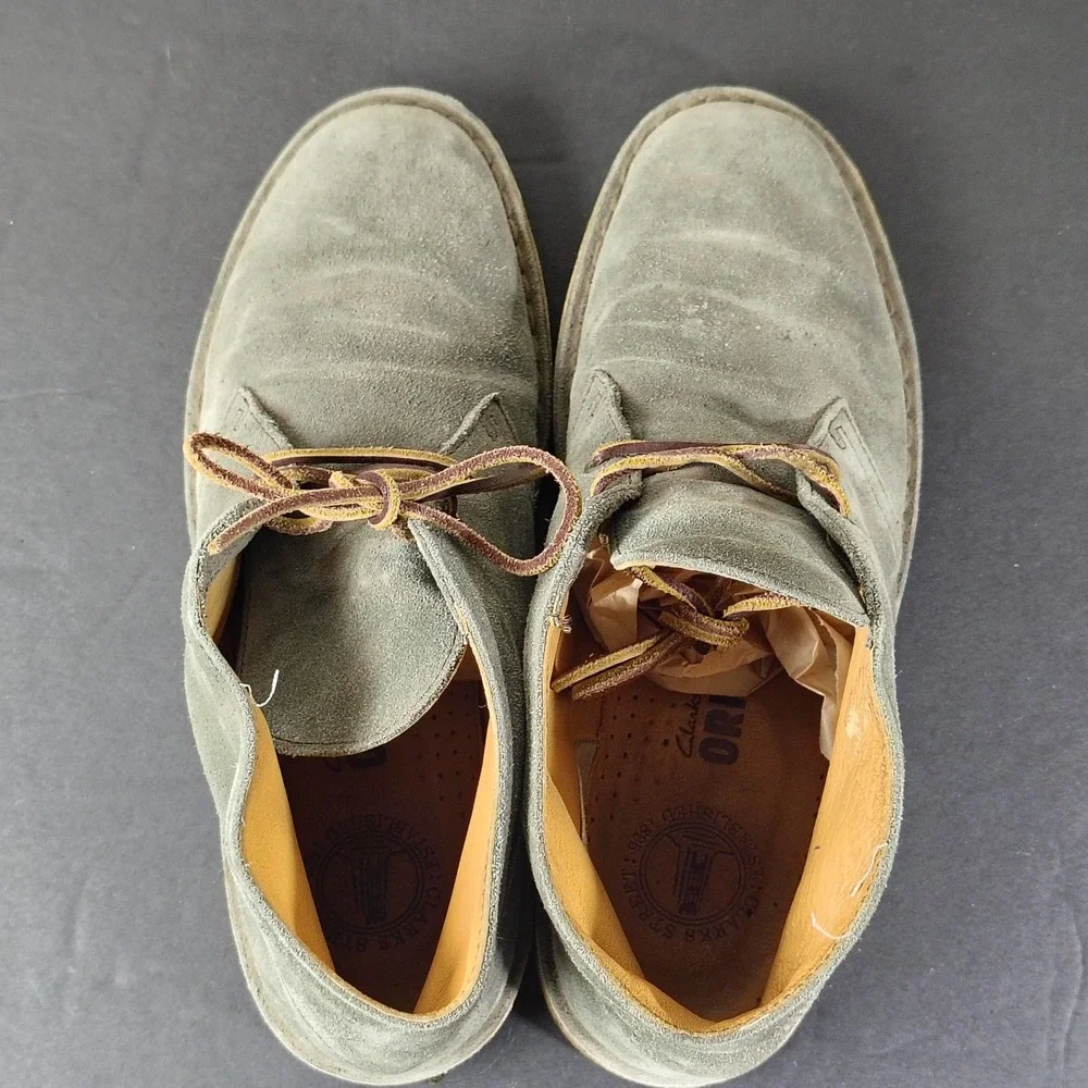 Clarks Desert Boots Mens 7.5 Grey Suede Crepe Sole Chukka Boots 13292